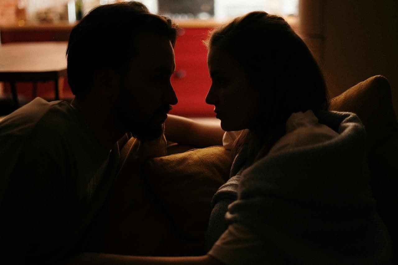 3. Dismissive-Avoidant: Balancing Independence and Intimacy